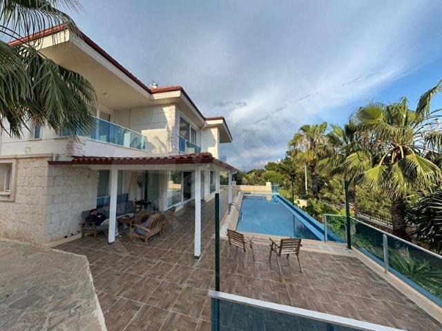 Antalya Demre'de Deniz ve Orman Manzaralı Kiralık Havuzlu Villa 9 Kişilik
