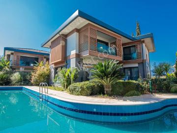 Antalya Döşemealtı Yeşilbayır'da 7+1 Satılık Modern Lüks Villa
