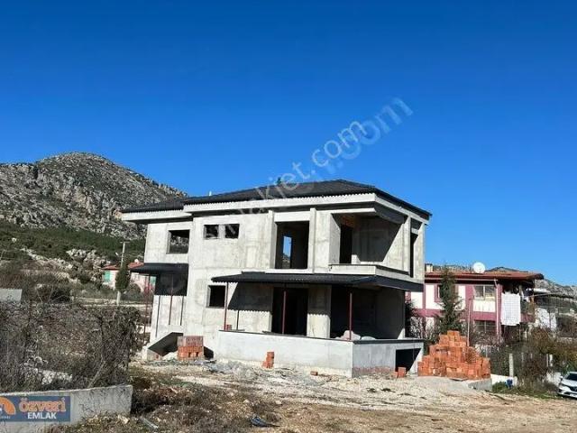 Antalya Döşemealtı Bademağacında Satılık Villa 385m İmarlı Arsas