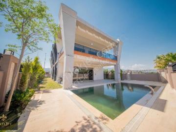 Antalya Döşemealtı Orfe At Çiftliği Yanı 5+1 Ultra Lüks Villa