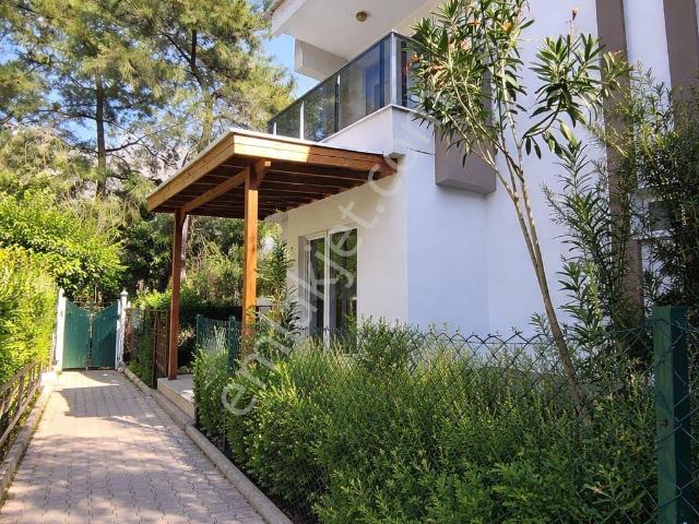 Antalya / Doyran'da Eşyalı Kiralık 3+1 Tripleks Villa