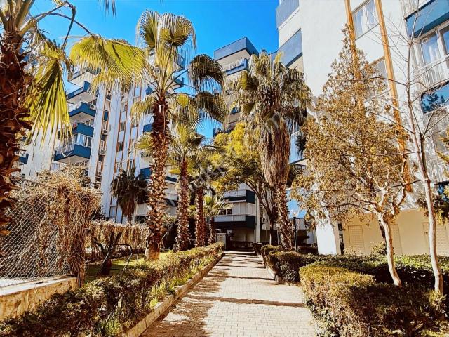 Antalya Güzeloba'nın En Prestijli Sitesinde Eşyalı Satılık 2+1