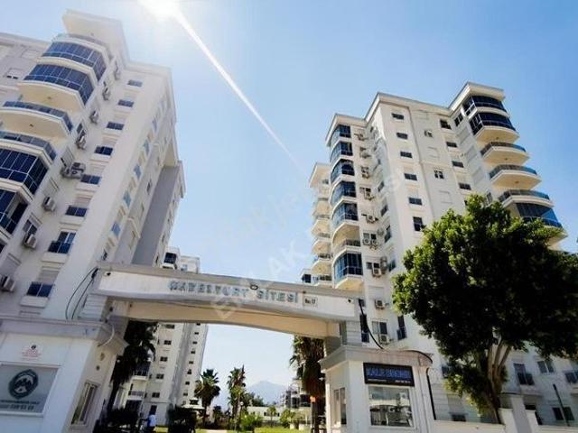 Antalya Kepez Ünsal Mah. Güzelyurt Sitesi'nde Satılık 2+1 Daire