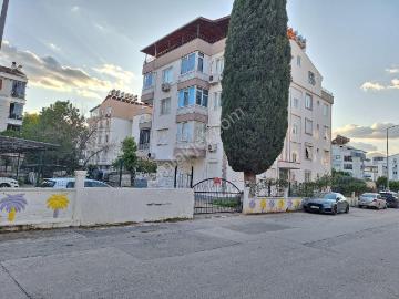 Antalya Konyaaltı Mollayusuf Mahallesinde Doğalgaz Kombili Ayrı Mutfaklı Geniş 1+1 Daire