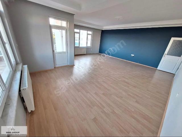 Antalya Konyaaltı Akkuyu Mahallesinde Doğalgazlı Kombili Satılık 3+1 Daire