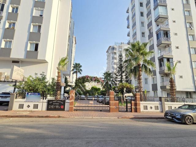 Antalya Konyaaltı Uncalı Mahallesi'nde Merkezi Konumda Ara Kattadoğalgaz Kombili Satılık 3+1 Daire