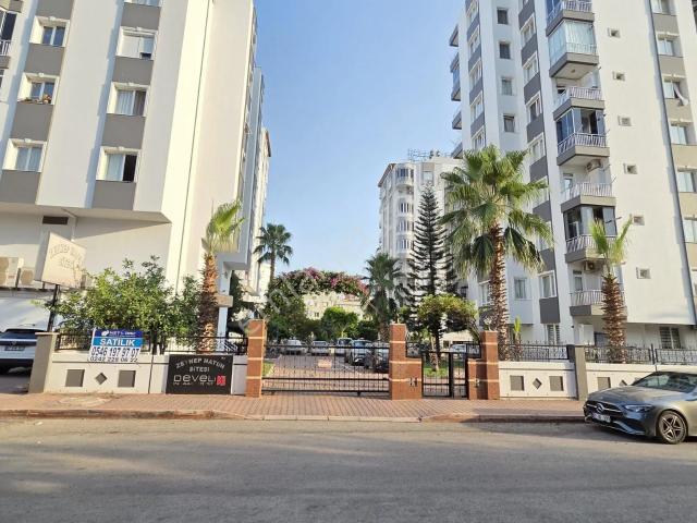 Antalya Konyaaltı Uncalı Mahallesinde Merkezi Konumda Site İçinde Ara Katta Kiralık 3+1 Daire
