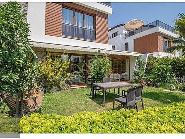 Antalya Konyaaltı 6+1 Mobilyalı, Bahçeli, Havuzlu Villa