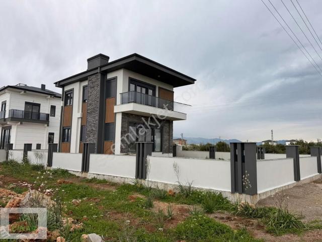 Antalya Çıplaklıda Şömineli Satılık Lüks 4+1 Villa
