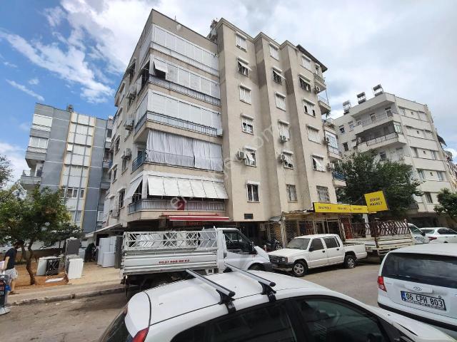 Antalya Yıldız Mahallesi'nde Geniş Balkonlu Kiralık 3+1 Daire