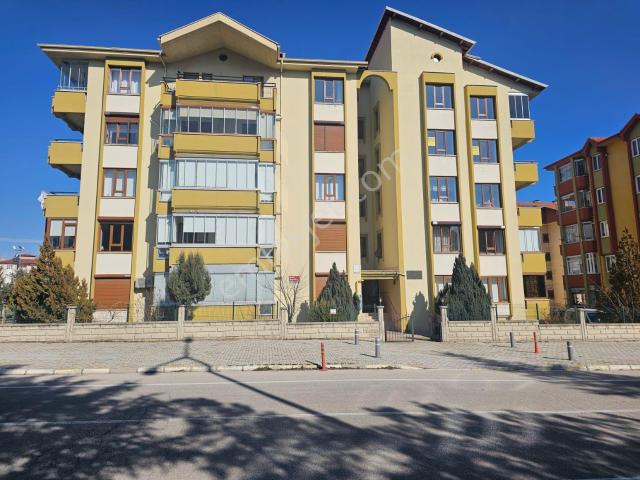 Antalya Yolu Opet Altında 3+1 Geniş Balkonlu Kiralık Daire
