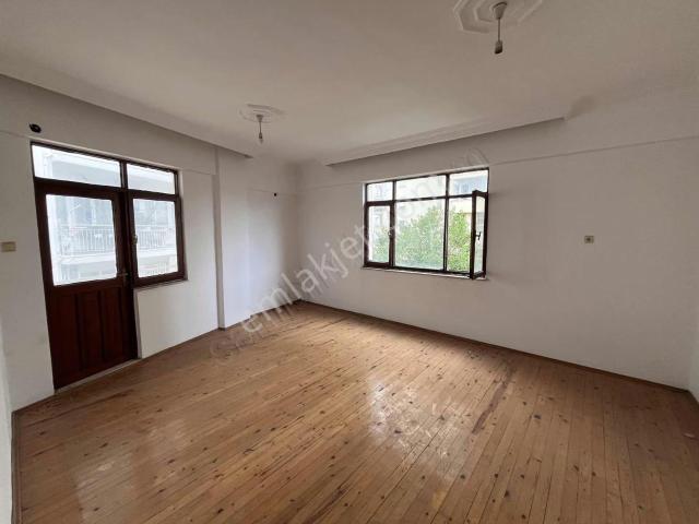 Antalya'nın Merkezin'de Geniş Kiralık 3+1 Daire