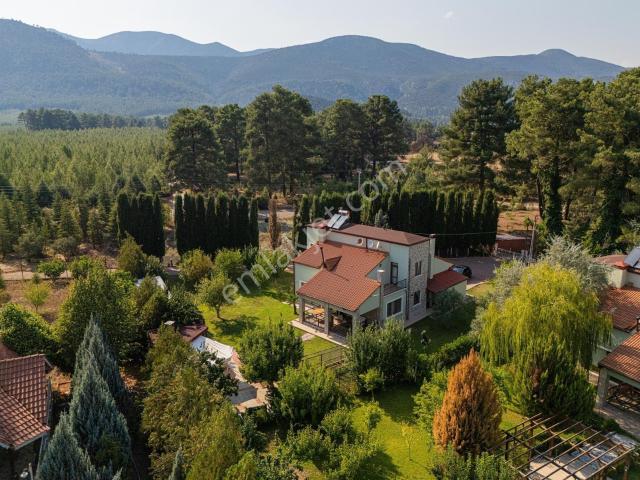 Antalya'ya 30 Km | 1.323 M² Arsa İçinde Müstakil 5+1 Lüks Villa