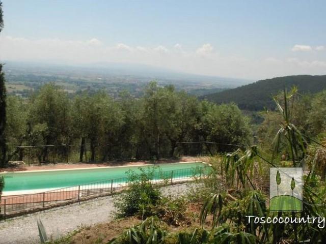 Antico casale con terreno, piscina e vista panoramica, in v. 300m² Vicopisano