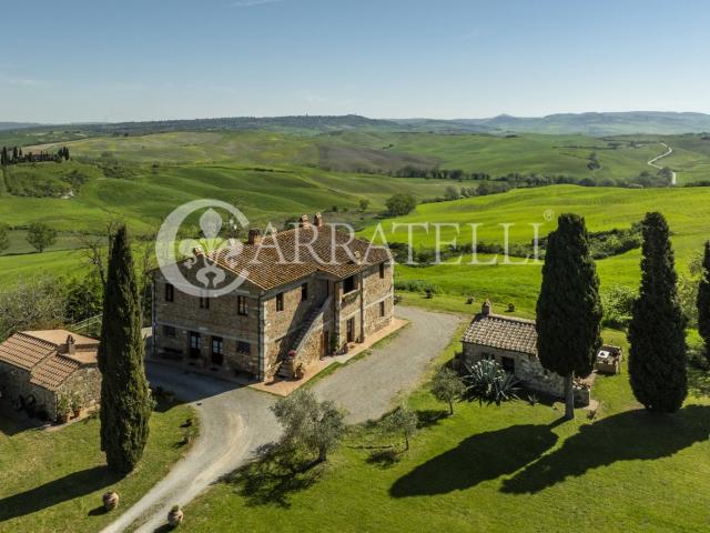 Antico casale in pietra con un affaccio mozzafiato sulla Val. 500m² San Quirico d'Orcia