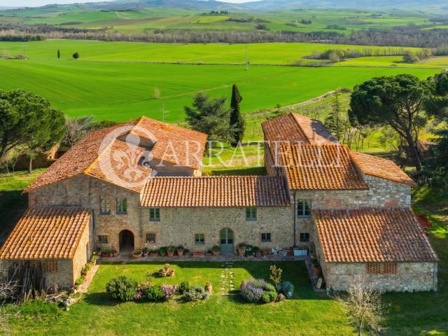 Antico Casale panoramico a Pienza di circa 1000 metri quadri. 1023m² Pienza