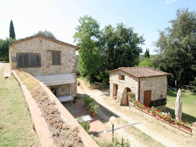 Antico fienile completamente ristrutturato con giardino e an. 249m² Colle di Val d'Elsa