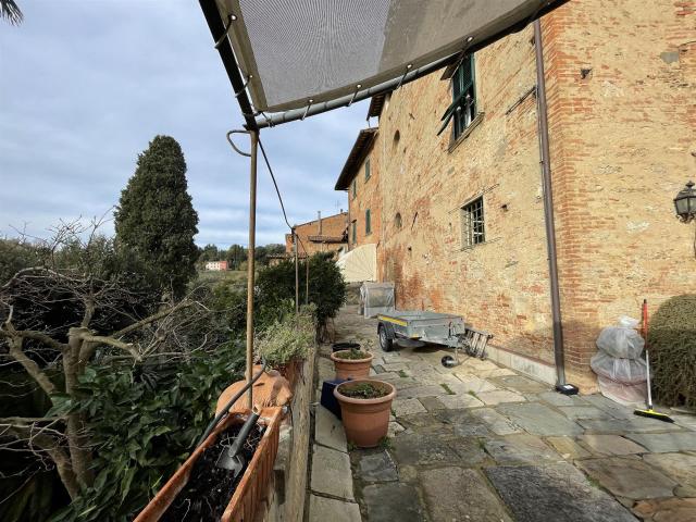 Antico palazzo con 3 appartamenti 660m² Casciana Terme