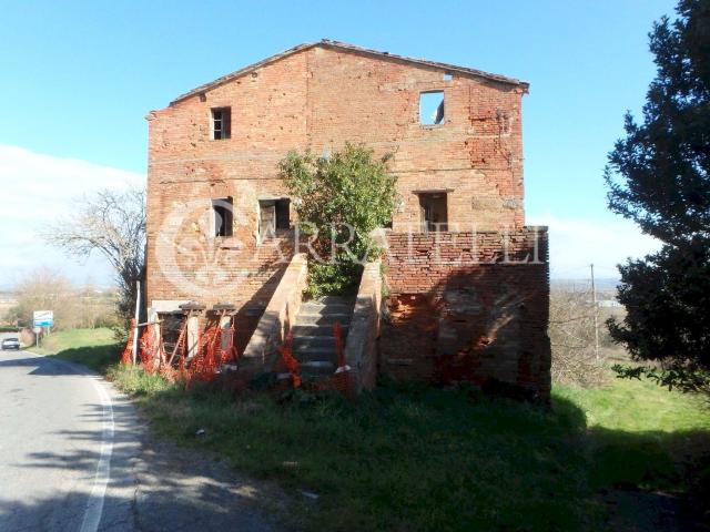 Antico rudere di fine 700' completamente da riedificare situ. 600m² Montepulciano Stazione