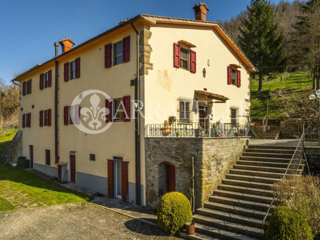 Antica dimora del 1500 perfettamente ristrutturata con giard. 1755m² Barberino di Mugello
