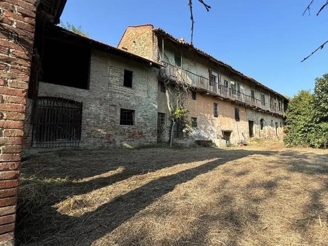 Antica residenza aristocratica con 1ha di terreno 700m² Sciolze