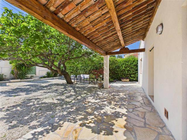 Antibes – Maison 95 M² + Annexe De 13 M² – Centre Ville À Pi. 94m² Antibes