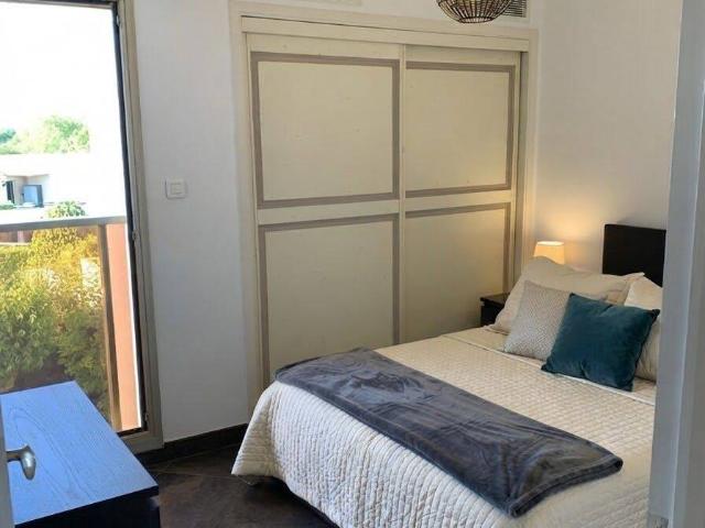 ANTIBES – BREGUIÈRES | 3 PIÈCES MEUBLÉ – 65 m² – VUE MER – PISCINE – TENNIS