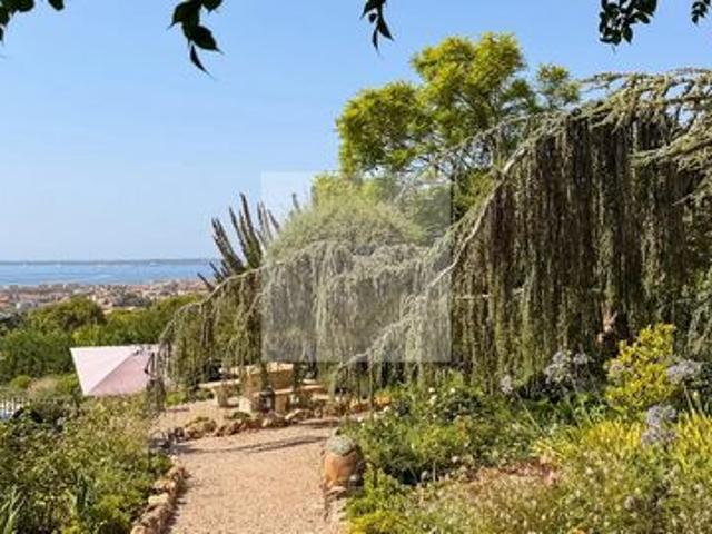ANTIBES Élégante maison en pierre rénovée – Charme provençal proche plage