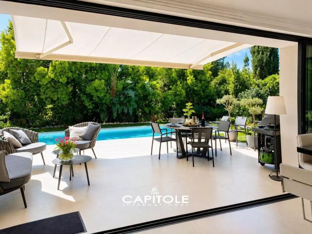 Antibes/ Juan les Pins Superbe villa contemporaine de 247. 247m² Antibes