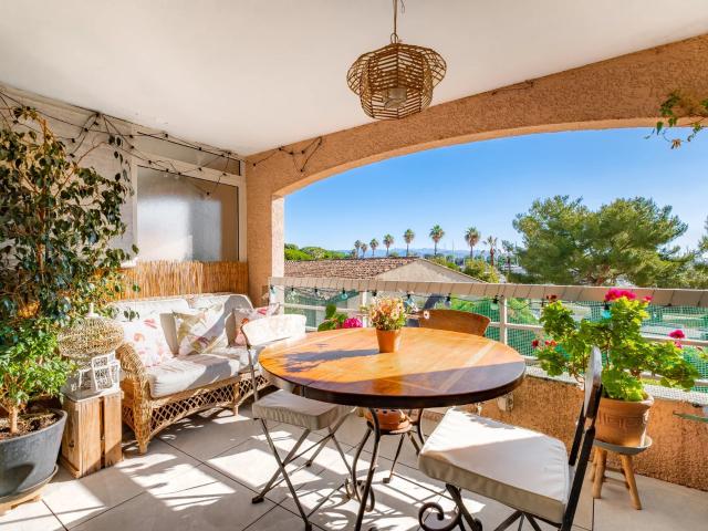 ANTIBES – PORT VAUBAN – 3/4 PIÈCES DE 90 M² AVEC TERRASSE, GARAGE ET CAVE