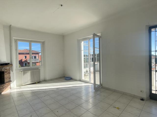 Antibes quartier Weisweiller Maison individuelle d'environ 200 m2 avec grand jardin 5 Chambres 2 Bains