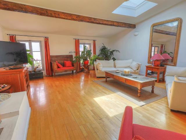 Antibes — Vieil Antibes · Quartier Du Safranier | Maison De. 145m² Antibes