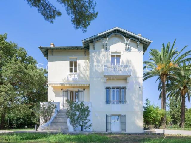 ANTIBES VILLA BELLE ÉPOQUE AVEC PISCINE