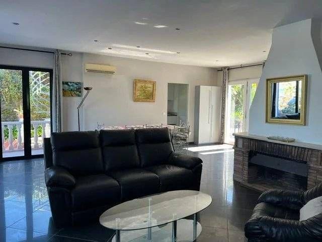 ANTIBES Villa face à la mer meublée de type 6 131m²