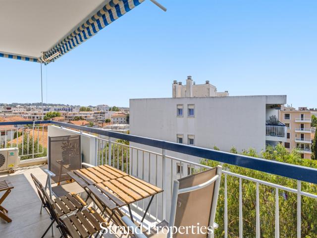 ANTIBES/JUAN LES PINS Joli appartement 2 pièces rénové ave. 56m² Antibes