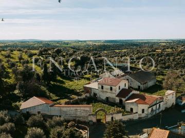 Antigo lagar de azeite de Veiros Estremoz 1420m² Beduído e Veiros