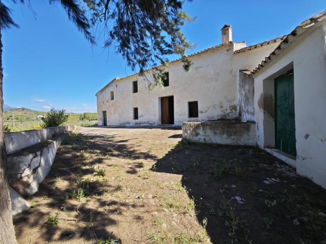 Antiguo molino de aceite, inversión ideal para proyecto rural 400m2 + 80.000m2 de frutales y espacios naturales