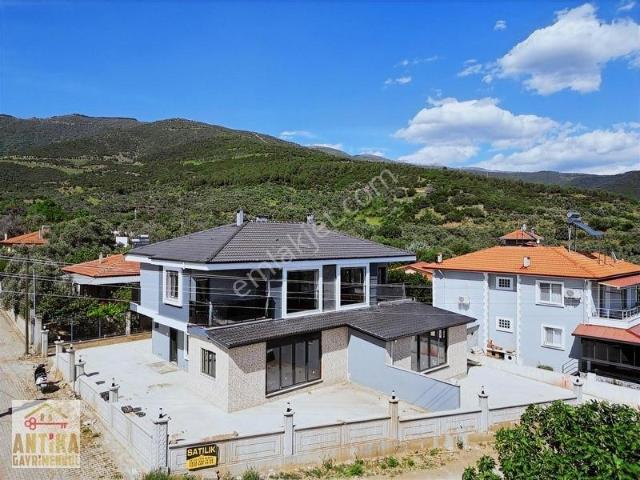 Antika Gayrimenkul'den Zeytinlik'te Satılık Muhteşem Villa