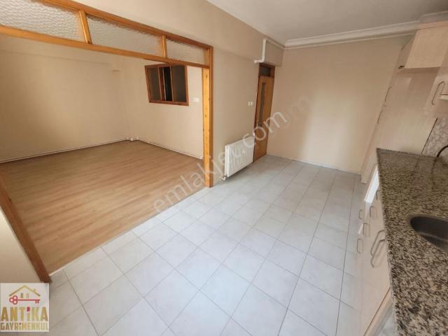 Antika'dan Harika Konumda 4+1,çok Geniş Ve Bakımlı Kiralık Daire