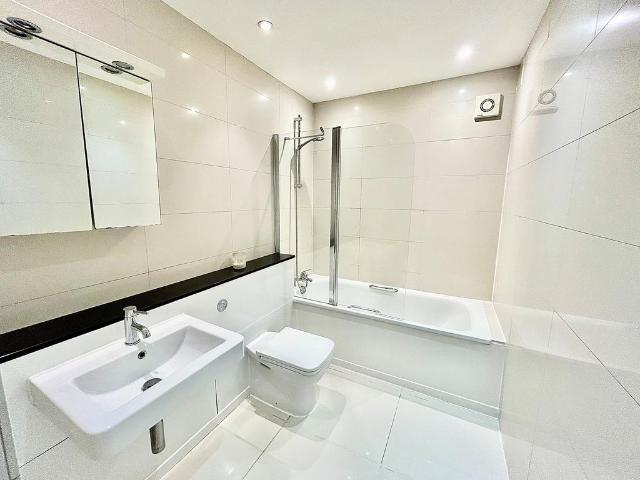 Anton House, London, E4 2 bed apartment to rent £1,700 pcm £392 pw