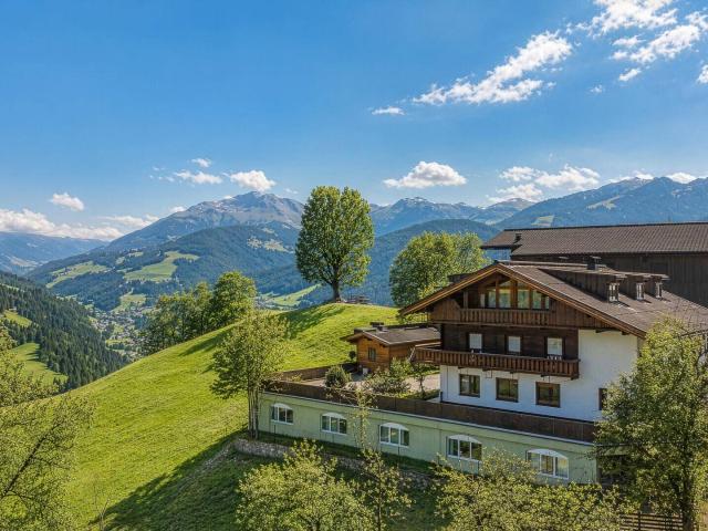 Anwesen mit einer der größten privaten Schutzanlagen zwischen Innsbruck & Kitzbühel
