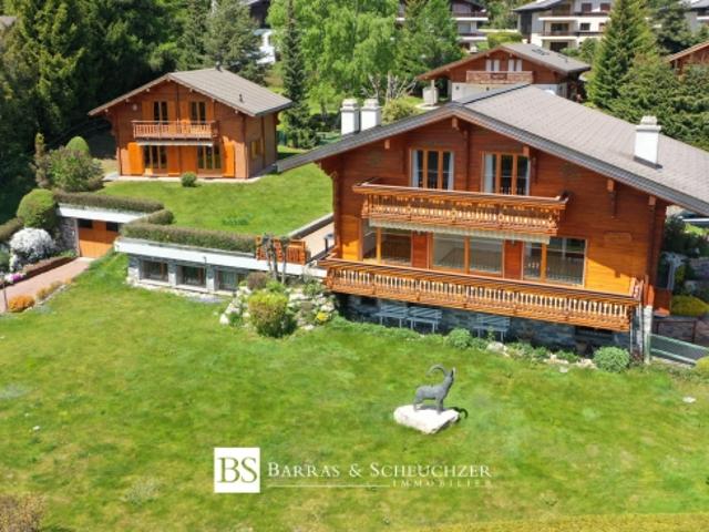 Anwesen in der Nähe des Golfplatzes bestehend aus 4 Grundstücken und 2 Chalets