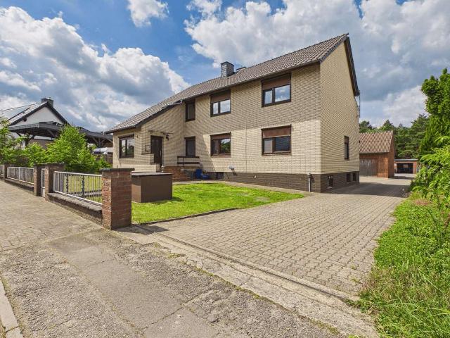 Anwesen in Stüde | Bernsteinsee fußläufig | 2.047 m² Grundstück | Drei Garagen | Nebengebäude