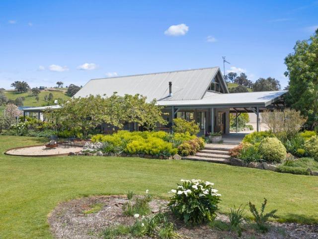 Anything But Ordinary A Country Retreat with Heart & Soul