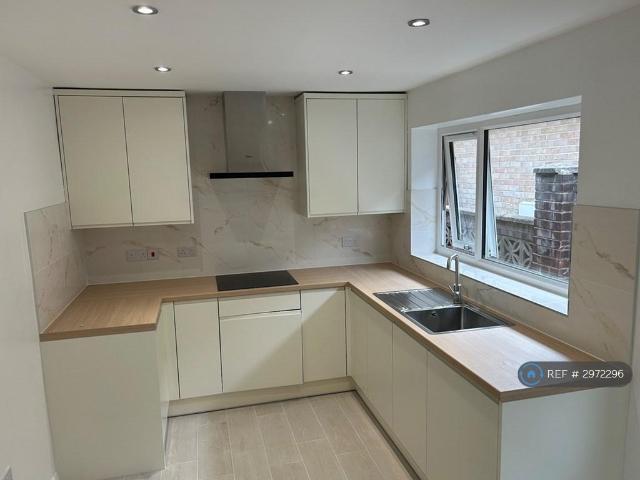 Anzac Close, Peacehaven, BN10 3 bed bungalow to rent £2,000 pcm £462 pw