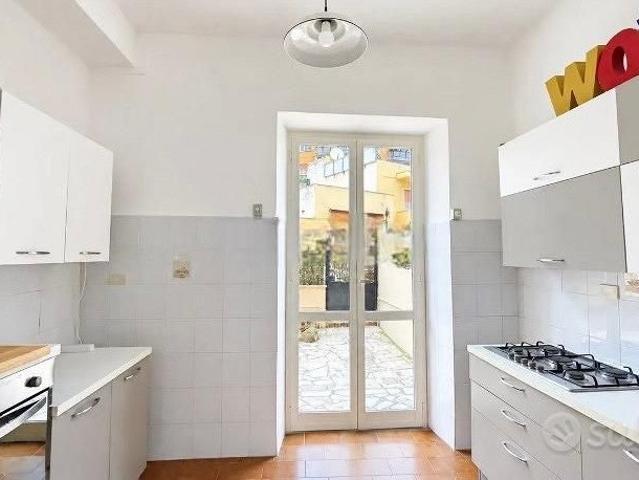 Anzio trilocale arredato con giardino