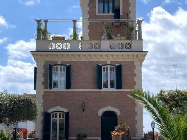 Anzio, A3758 viale Mencacci villa Liberty con ampia corte. 230m² Anzio