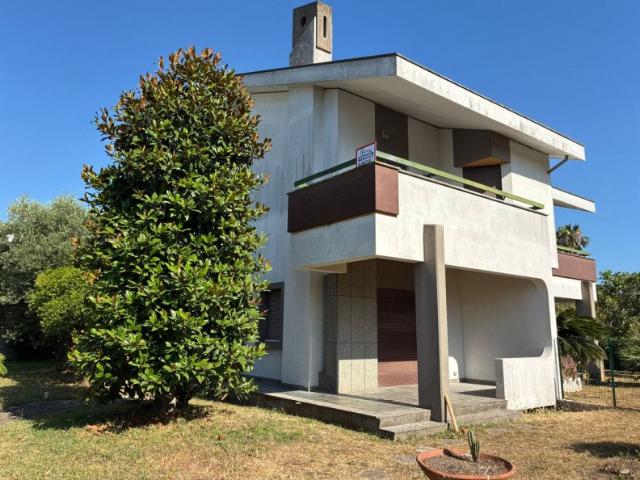 Anzio Lavinio A4289i 120m² Lavinio lido di Enea