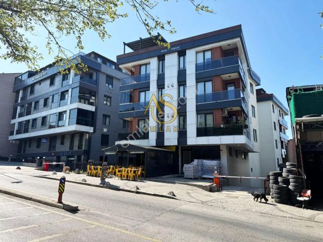 As Emlak'tan 1+1 Yeni Binada Cadde Üzeri Otoparklı Teraslı Daire