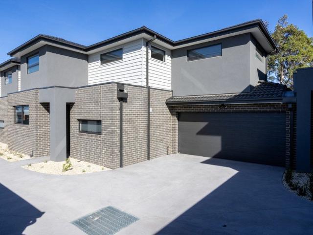 As New 3 Bedroom Townhouse Walk to the Beach